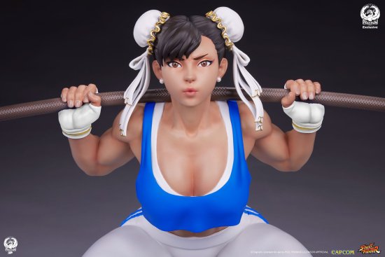 《街头霸王》春丽举重雕像公开：造型精致尽显肌肉线条美