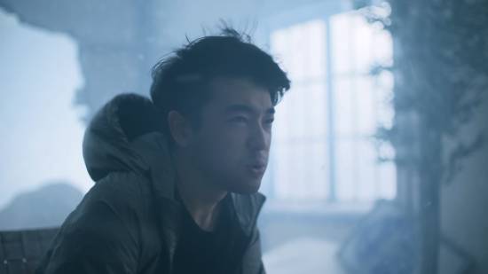 《怪猎荒野》真人预告片：房间着火 战斗身临其境！