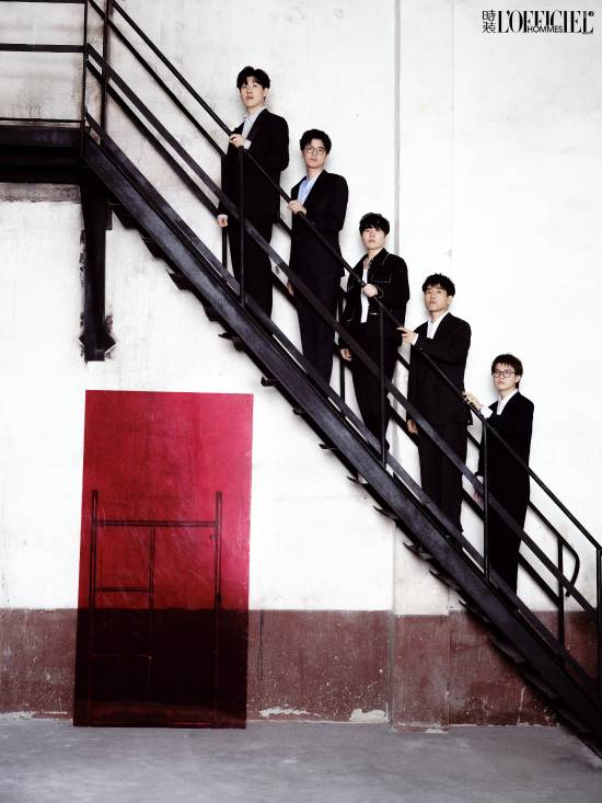 型男五人组！iG战队分享《英雄联盟》分部五位选手《时装男士》专刊