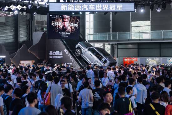 比亚迪方程豹《黑神话：悟空》痛车亮相CJ！四妹天命人登场